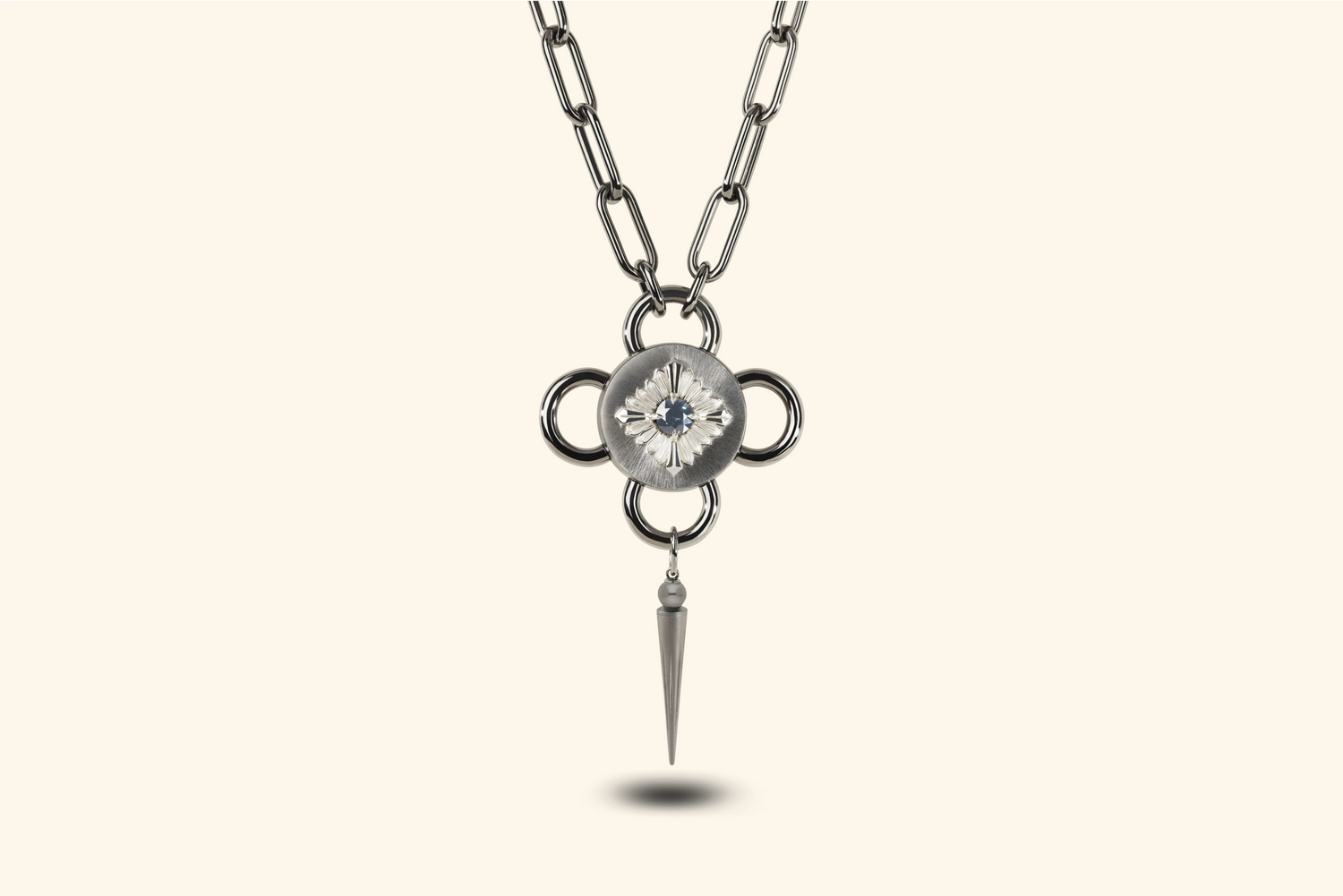 Collier Bolt, argent noirci, argent, spinelle gris