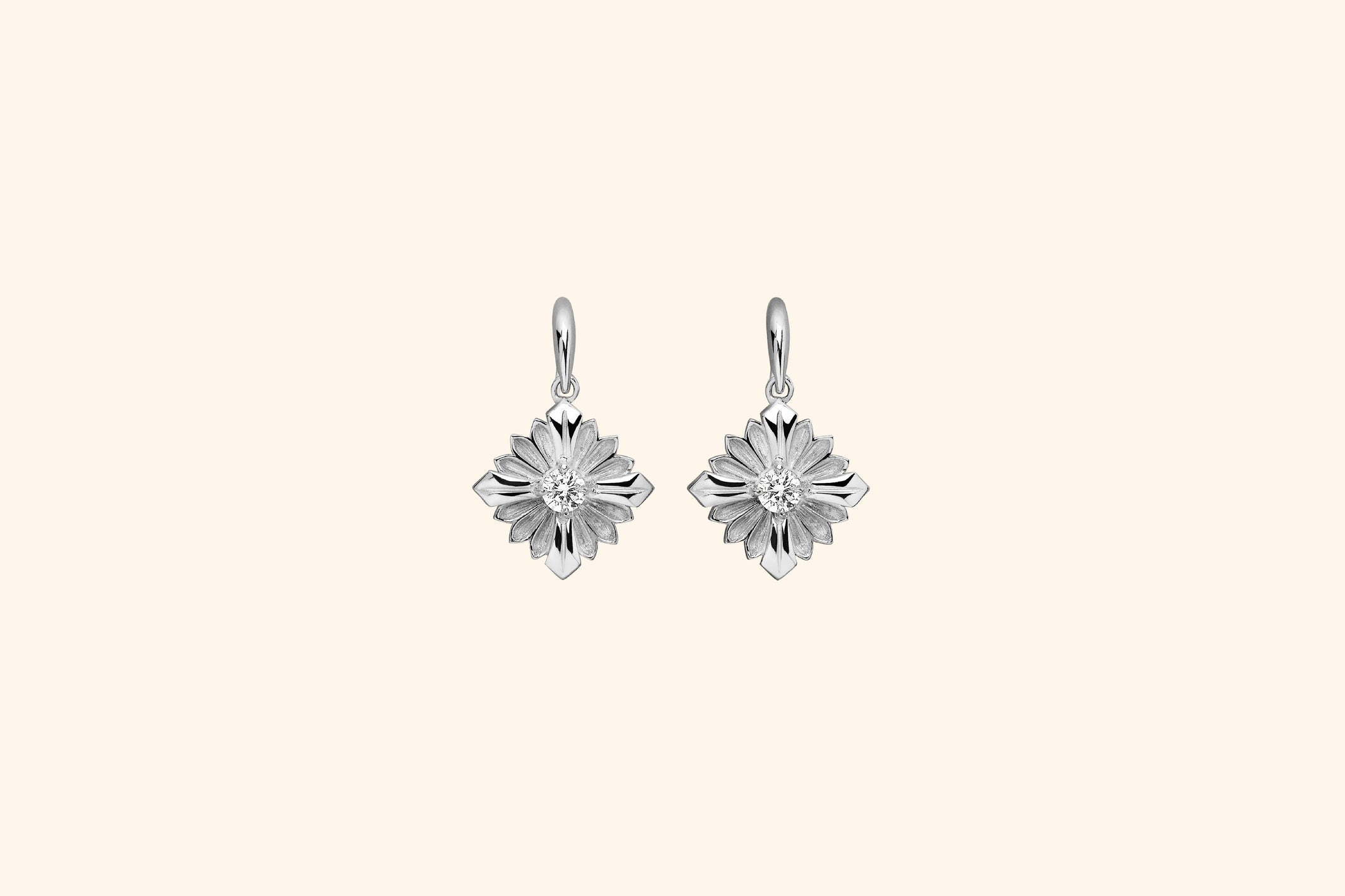 Pendants d'oreilles Stamp, or blanc, diamants