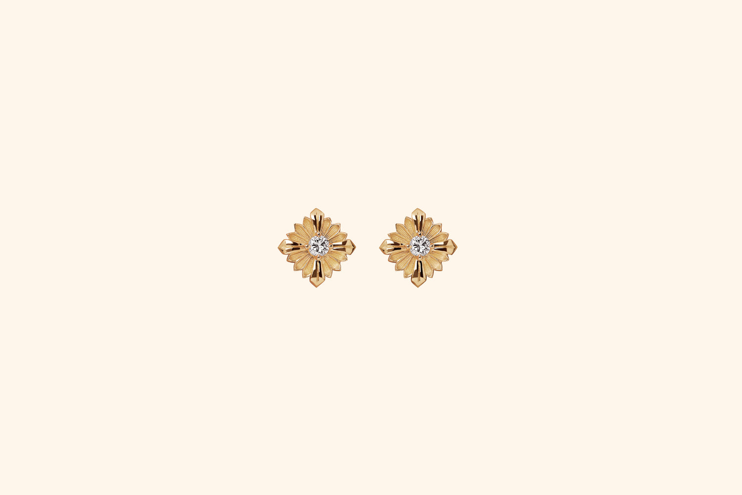 Stamp earrings, yellow gold, diamonds