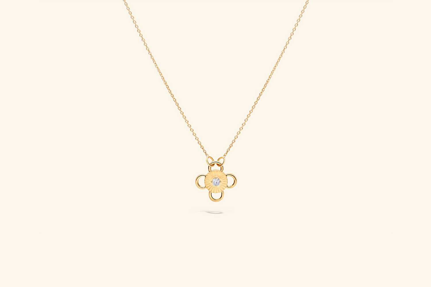 Collier Baby Bolt, diamant de ~0,07 carat serti sur un motif en or jaune 18k recyclé.