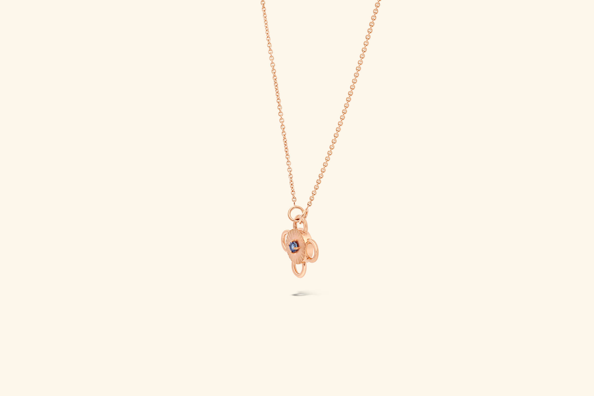 Collier Baby Bolt, aigue-marine ~0,08 carat sertie sur un motif en or rose 18k recyclé. 