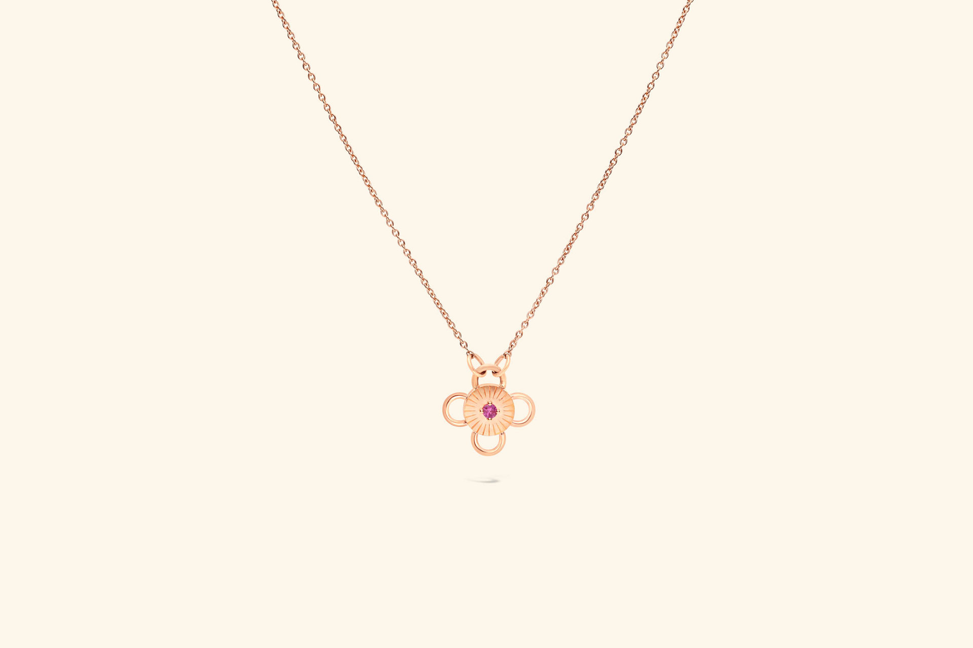 Collier Baby Bolt, saphir rose de ~0,07 carat serti sur un motif en or rose recyclé. 
